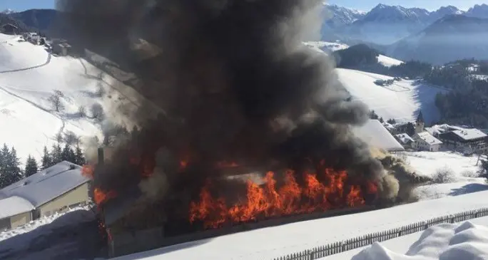 Rogo in falegnameria, un ferito