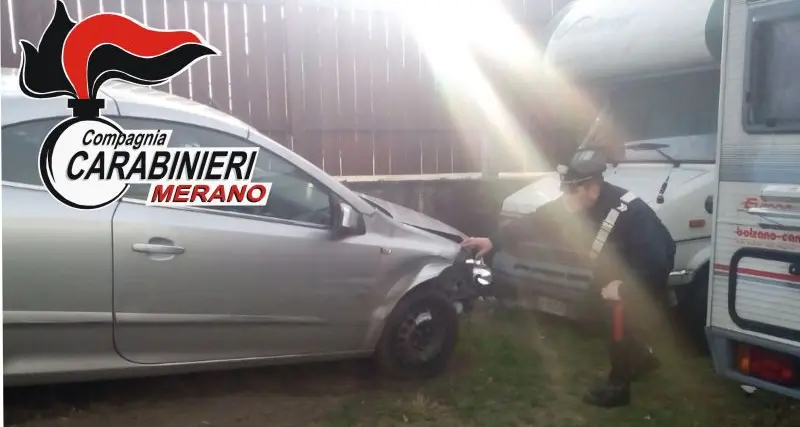 Urta delle auto in via Petrarca e fugge, preso dai carabinieri