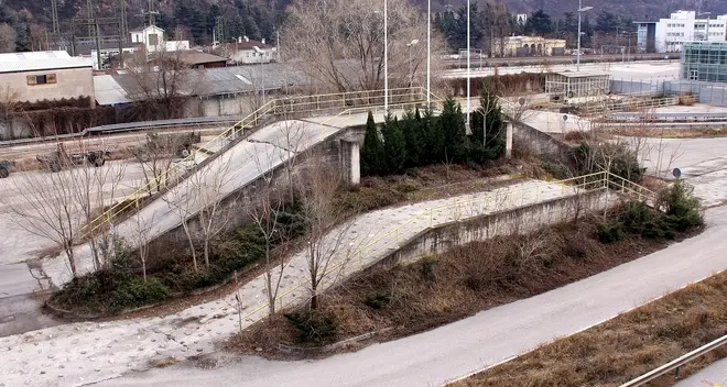 Via la vecchia pista Iveco di via Volta: arrivano strada e rotonda