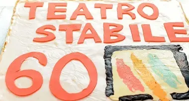 Bolzano: foyer da tutto esaurito e torta di compleanno per i 60 anni del Tsb