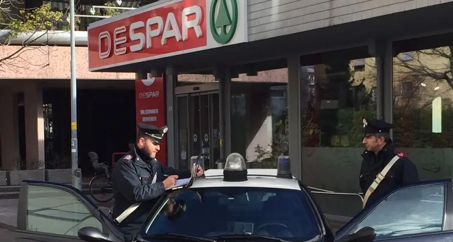 Bolzano, tentata spaccata al supermercato in via Bivio: un arresto