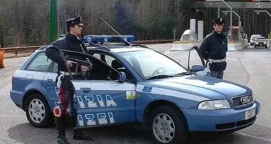Tre clandestini in auto, austriaco arrestato