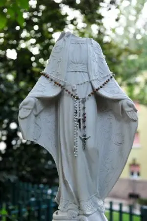 Don Bosco: decapitata di nuovo la madonnina delle passeggiate