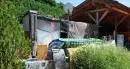 Appiano, famiglia vive da 4 anni in un container