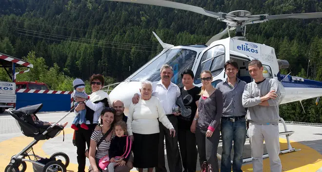 Festeggia i 100 anni in elicottero