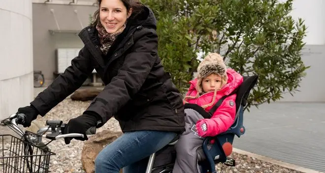 Brevettato a Bolzano il bikesack per tenere caldi i bimbi sul seggiolino