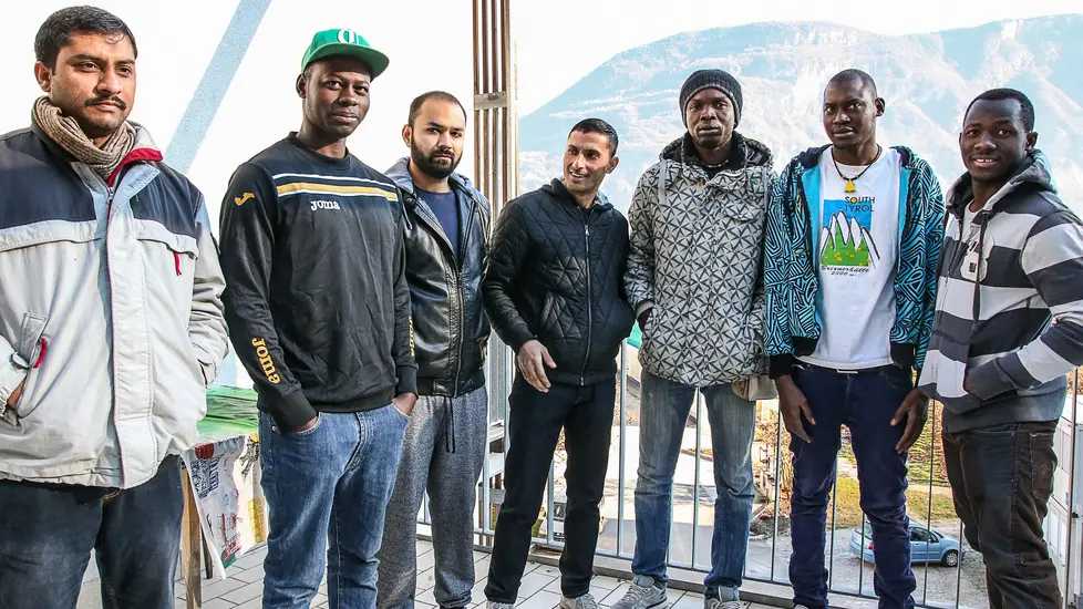 Trentatré migranti trasferiti dall’Hotel Alpi a Laimburg
