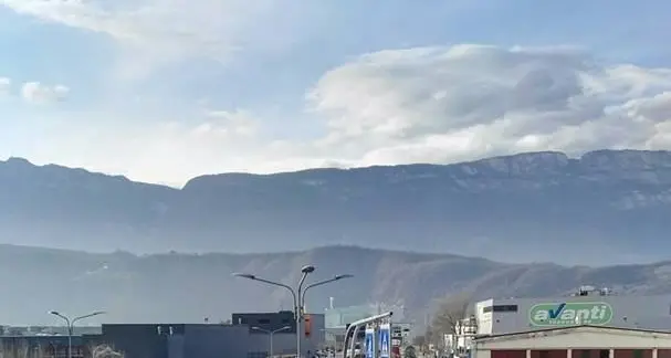 Bolzano, camion contro auto: code in via Einstein