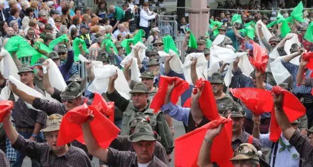 Bolzano, respinta la mozione dei secessionisti contro l'Adunata degli alpini a Trento