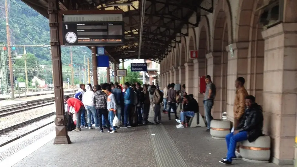 Migranti fermati sull’asse del Brennero, rischi nelle stazioni