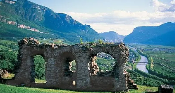 Gara ciclistica a Castelfeder. I Verdi: giù le mani dal biotopo