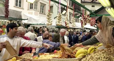 «In piazze Erbe solo banchi tradizionali»