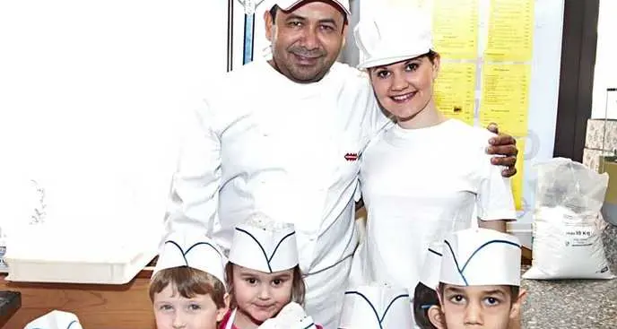 Bolzano: in via Palermo i bimbi imparano a fare la pizza
