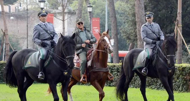 Il forestale “pusterese”Terence Hill a cavallo a Villa borghese