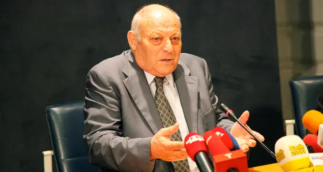 La scure di Durnwalder sui “provinciali”: tagli su straordinari, trasferte e buoni pasto