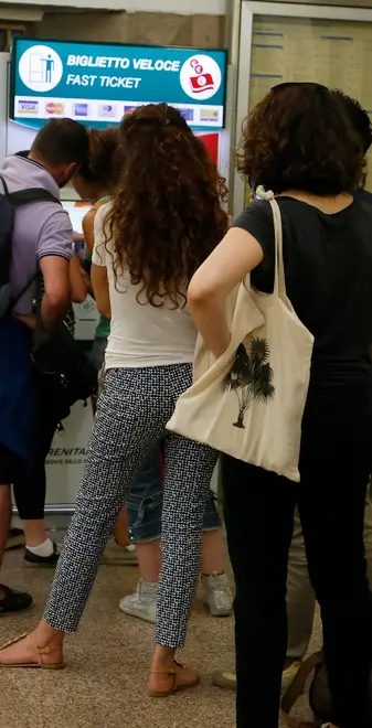 Code e proteste in Stazione Un solo sportello aperto