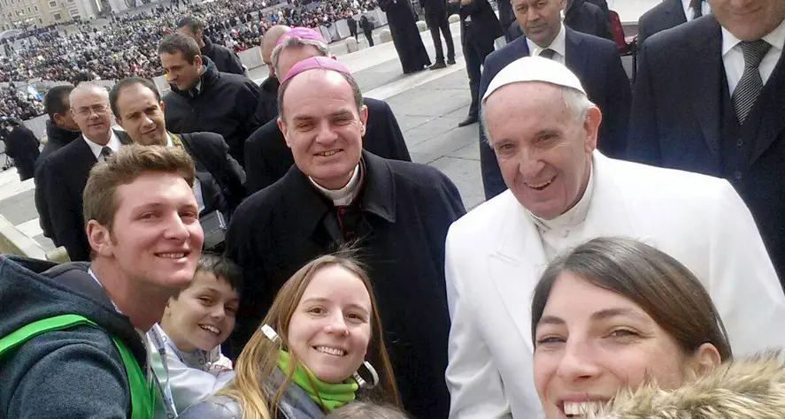 Chierichetti, un selfie con il Papa
