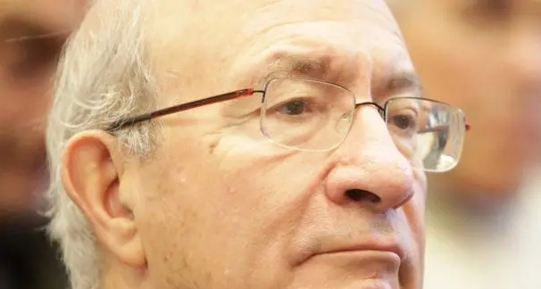 «Politica a pezzi e partiti chiusi nei palazzi»