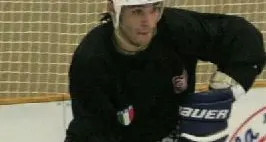 Merano: giocatore di hockey ventottenne trovato morto nella sua auto