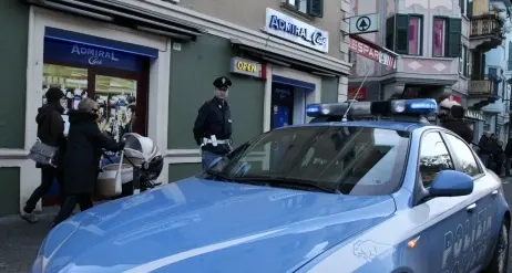 Tenuto «prigioniero» per rubargli i soldi