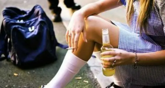 Bolzano, l'allarme dell'esperta: \"In Alto Adige bevono sempre più ragazze under 14\"