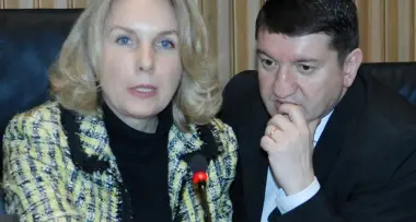 Le minoranze sfiduciano la presidenza
