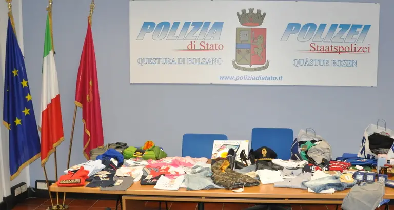 In casa 400 vestiti rubati, bottino da 30 mila euro