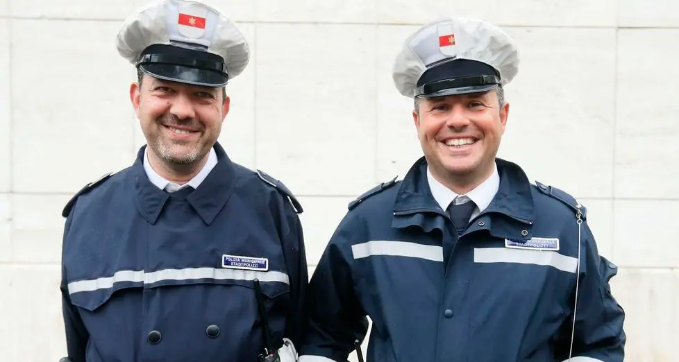 Bimbo rischia di soffocare Lo salvano due vigili eroi
