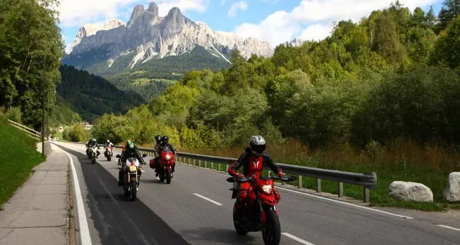Moto sulle strade dolomitiche, sì alle misurazioni del rumore