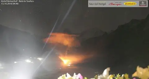 Riva di Tures, in fiamme una stalla