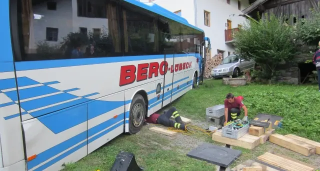 Pullman segue il navigatore e rimane “incastrato”