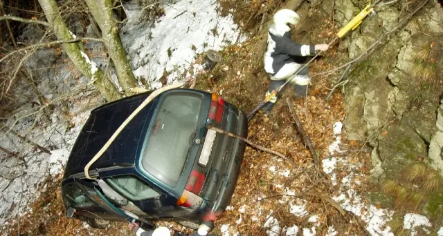 Val d’Ultimo, auto si schianta in una scarpata e l’autista vola 100 metri più a valle
