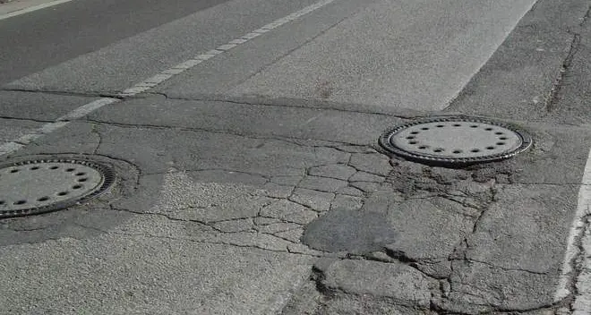 Laives, tante strade rattoppate ma l’asfalto costa troppo