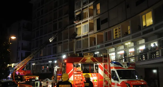 Fiamme all’ex Eurotel di Merano: paura e alcuni intossicati