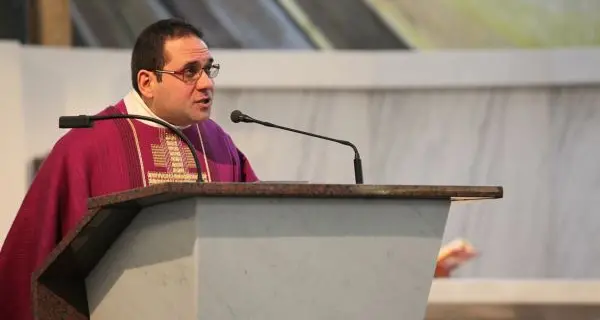 Pedofilia: su don Carli ora è scontro frontale