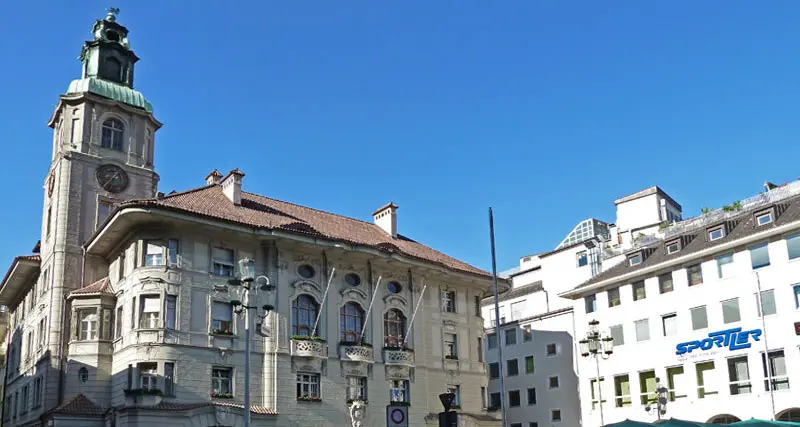 Bolzano, domani niente corrente in vicolo Gumer e piazza Municipio