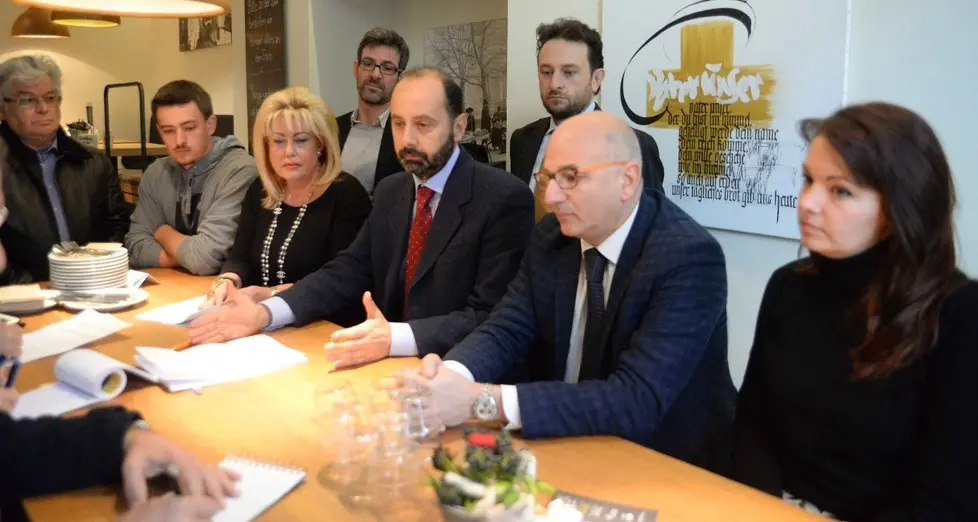 Minoranze a Rösch: «In commissione deleghi un assessore»
