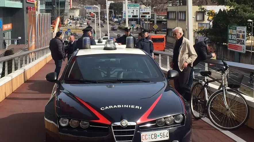 Bolzano: furto al Twenty e guardia aggredita