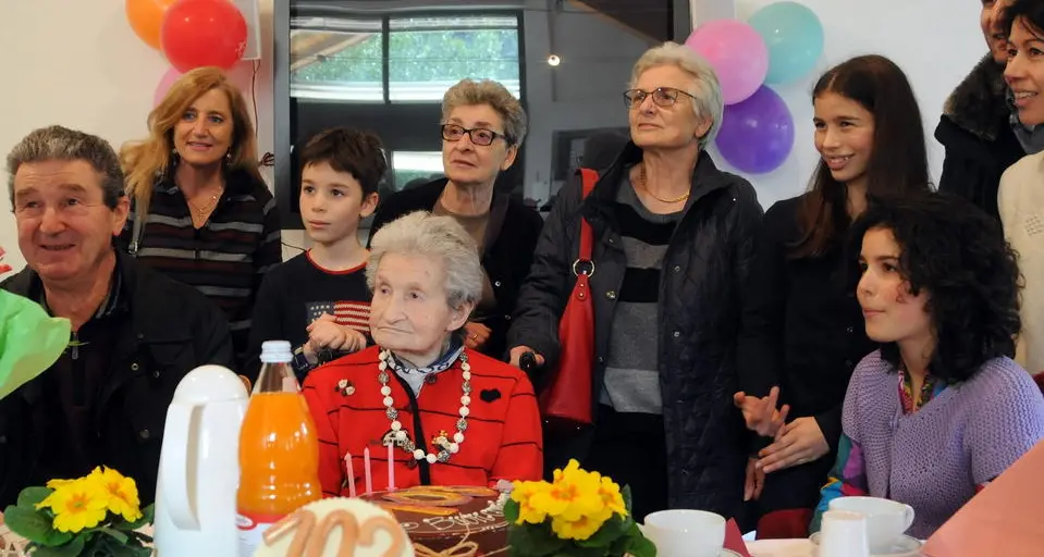 Auguri a nonna Bice, 103 anni vissuti tra lavoro e canzoni