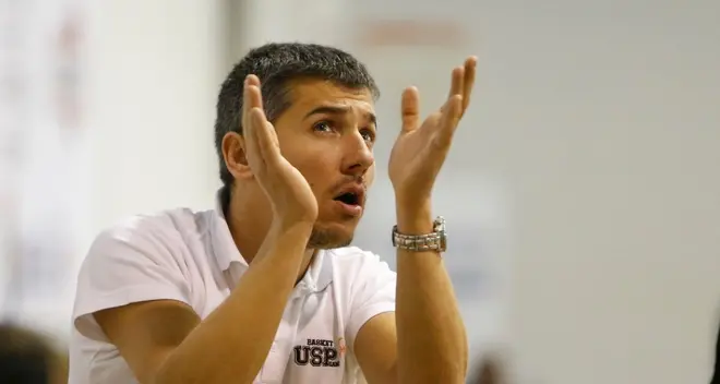 Dopo l’ultimo flop i Piani esonerano il coach Minati