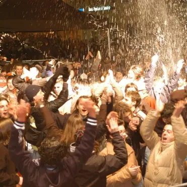 Bolzano, multe da 100 euro per chi spara fuochi d'artificio o lancia petardi e \"bombette\"