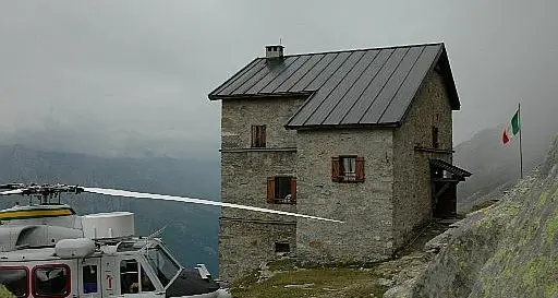 Di chi è il Rifugio Vetta d’Italia? Polemica tra Finanza e Provincia