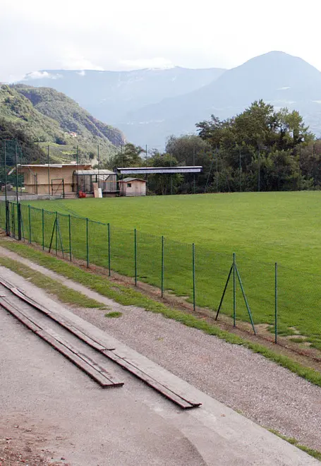 Raccolta di firme per salvare il campo sportivo