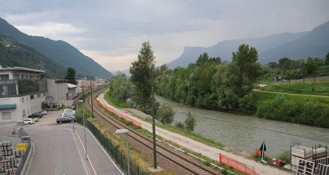 Treno, tre ipotesi per le fermate a Sinigo