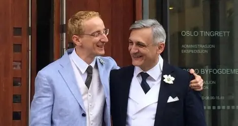 Coppia gay bolzanina si sposa e chiede il “timbro” del Comune