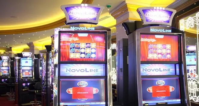 Slot, limite dei 300 metri anche per i bar