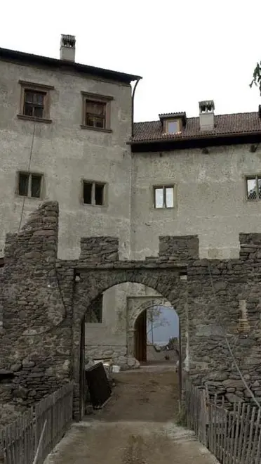 Nel suo Castel Flavon Oberrauch apre gli orti per le famiglie