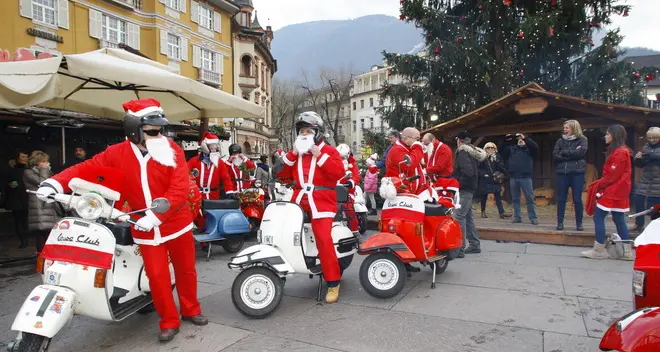 Quest’anno Babbo Natale i regali li porta in... vespa