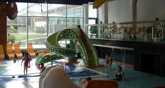 Acquarena più cara per adulti e anziani, non per le famiglie