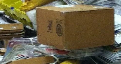 Pacco distrutto, le Poste pagano